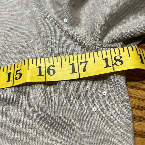 Liz Claiborne tan cardigan with sequins & beads.  Size Small. - Picture 8 of 10